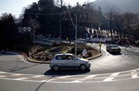 箱根駅伝で大会本部車をつとめる、新しい燃料電池スタックを積んだ「FCX」