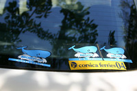 フェリーの乗船記念ステッカー。このクルマのオーナー家族は、コルシカ、エルバ両島でバカンスを過ごしたのだろう。2005年撮影。