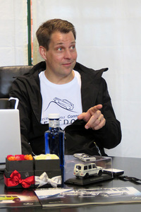 インタビューに対応するグーテンケ氏。