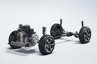 サスペンションは、フロント、リアともに「液封コンプライアンスブッシュ」を採用。