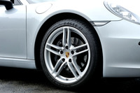 タイヤサイズは前が235/40ZR19、後ろが285/35ZR19。