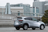 「ヴェゼル ハイブリッドX」。アイポイントは「標準的なセダン＋100mm」を目安として設計されたという。