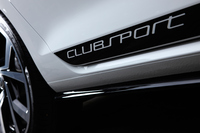 ボディーサイド、ドアパネルの下部に施されたブラックのデカール。「CLUBSPORT」のロゴが入っている。