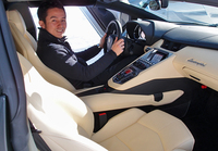 この日、筆者を指導してくれた、ラリードライバーの番場 彬さん。他の班の指導員も、みなプロフェッショナルの方々だ。