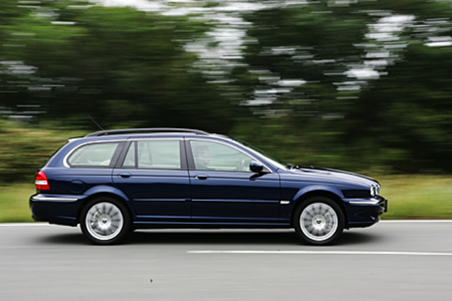 【スペック】全長×全幅×全高＝4730×1790×1485mm／ホイールベース＝2710mm／車重＝1570kg／駆動方式＝FF／2.1リッターV6 DOHC24バルブ（159ps/6800rpm、20.4kgm/4100rpm）／価格＝490万円（テスト車＝524万6500円）