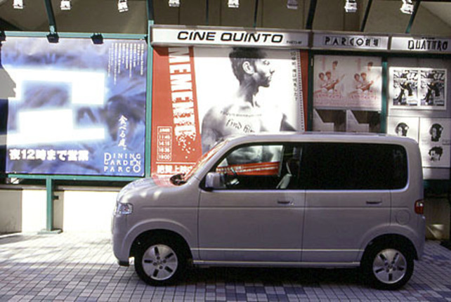 【スペック】全長×全幅×全高＝3395×1475×1620mm/ホイールベース＝2360mm/車重＝830kg/駆動方式＝FF/0.66リッター直3SOHC12バルブ（52ps/7200rpm、6.2kgm/4500rpm）/車両本体価格＝103.4万円（テスト車＝124.9万円）