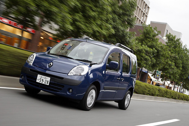 【スペック】全長×全幅×全高＝4215×1830×1830mm／ホイールベース＝2700mm／車重＝1460kg／駆動方式＝FF／1.6リッター直4DOHC16バルブ（105ps/5750rpm、15.1kgm/3750rpm）／価格＝229万8000円（テスト車＝233万7800円／マルチルーフレール＝3万9800円）