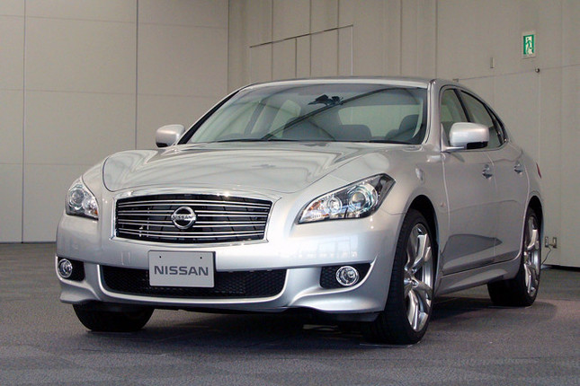 新型「日産フーガ」