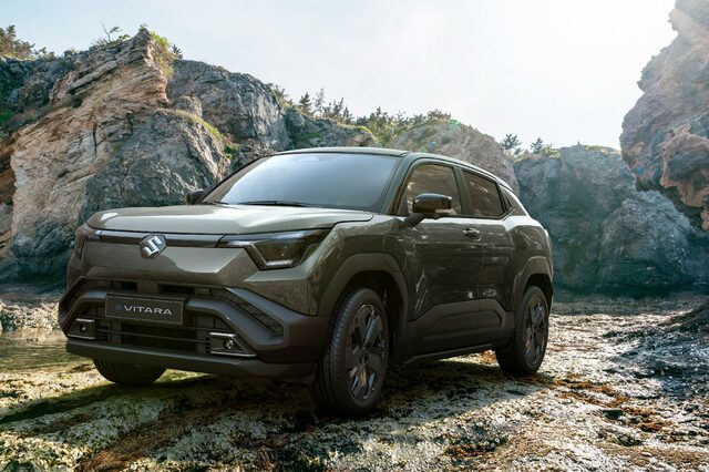 スズキが初の量産電気自動車「eビターラ」を発表 2025年夏の市場投入を