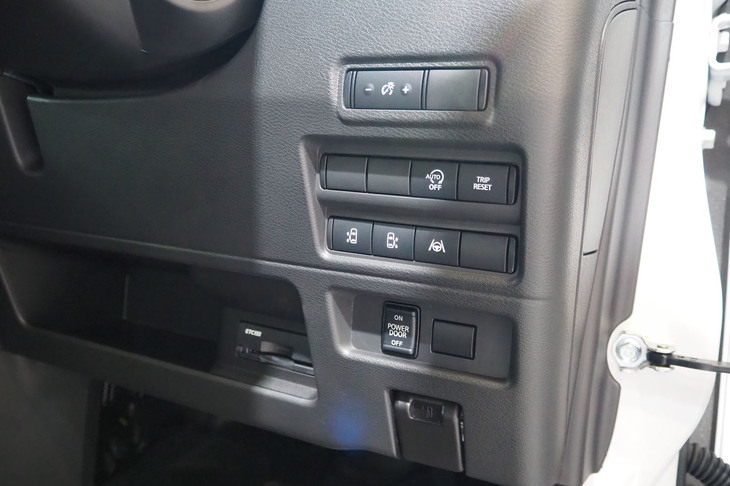 日産ルークス ハイウェイスター（ダッシュボード右スイッチパネル）