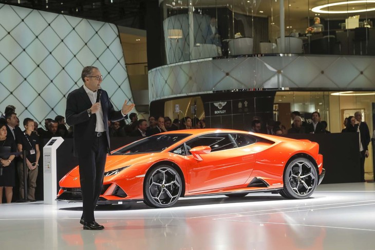 ジュネーブモーターショーのランボルギーニブースで行われたプレスカンファレンスの様子。