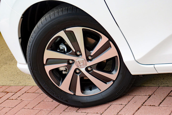 ホンダ・フリードG（FF）（タイヤ＆ホイール）