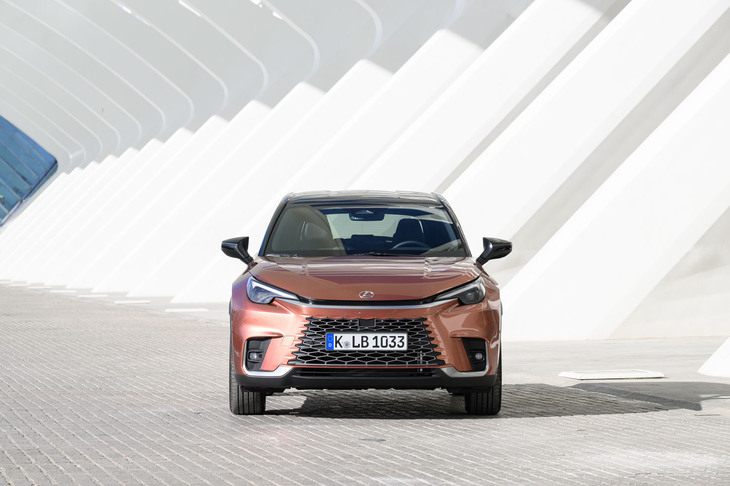 WLTCモード燃費はFWD車が27.7km/リッターで4WD車が26.2km/リッター。燃料タンクの容量はどちらも36リッター。