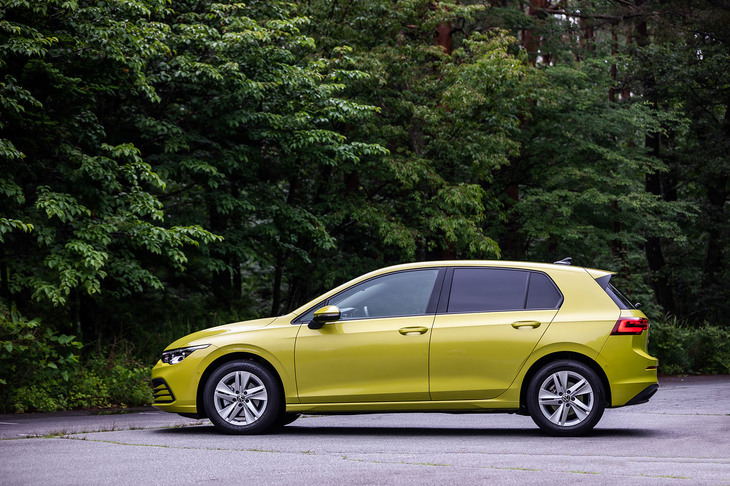 「ゴルフeTSIアクティブ」のボディーサイズは全長×全幅×全高＝4295×1790×1475mm、ホイールベースは2620mm。車重は1310kgと発表されている。