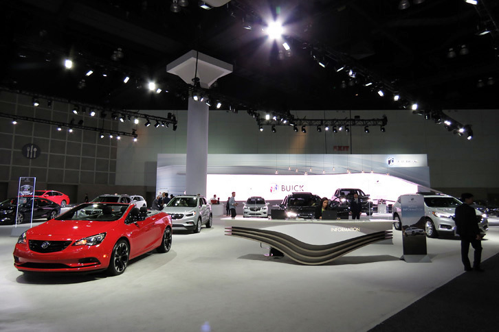 ロサンゼルスモーターショー2017のビュイックブースの様子。