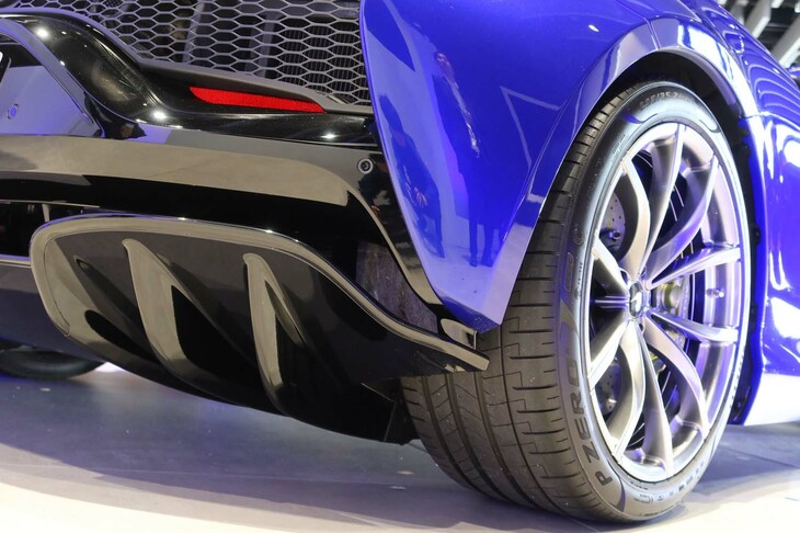 マクラーレン・アルトゥーラ スパイダー（リアホイールとディフューザー）