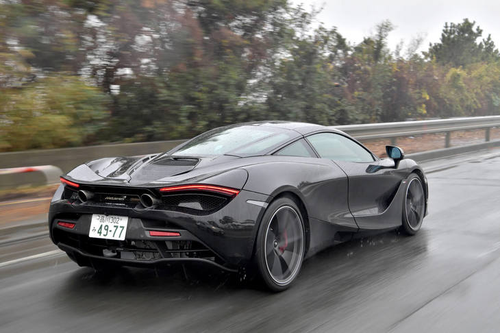 
	【マクラーレン720Sのスペック】
	ボディーサイズ：全長×全幅×全高＝4543×1930×1196mm／ホイールベース：2670mm／車重：1419kg（DIN）／駆動方式：MR／エンジン：4リッターV8 DOHC 32バルブ ツインターボ／トランスミッション：7段AT／最高出力：720ps（537kW）/7500rpm／最大トルク：770Nm（78.5kgm）/5500rpm／タイヤ：（前）225/35ZR19 88Y／（後）285/35ZR20 104Y（ピレリPゼロ コルサ）／燃費：10.7リッター/100km（約9.3km/リッター 欧州複合モード）／価格：3338万3000円
	