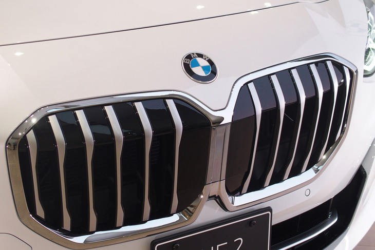 218iアクティブツアラー エクスクルーシブ（フロントグリル）