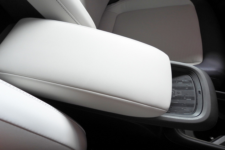 日産リーフB7 G（センターアームレスト）