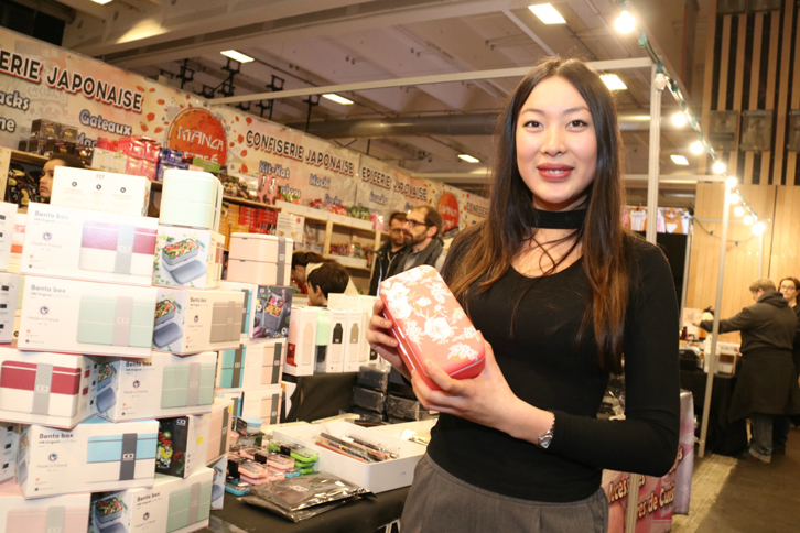 BENTO人気に乗って作られた弁当箱は「メイド・イン・フランス」。こちらの人の食べる量に合わせ、日本のものよりやや大きい1リッターの容量を確保したとのこと。