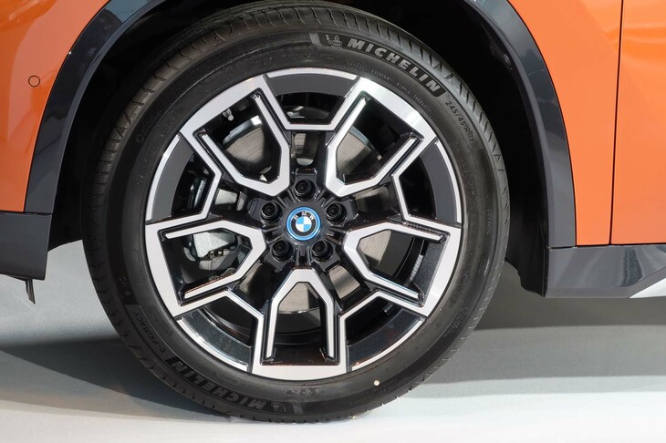 BMW iX1 xDrive30 xライン（フロントホイール）