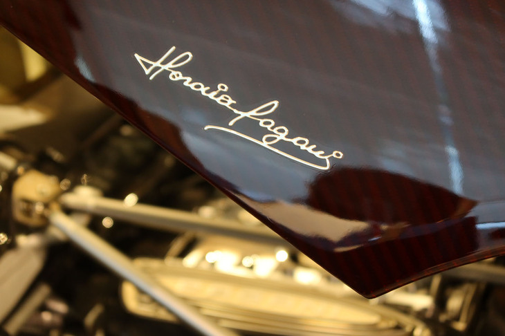 パガーニ・ウトピア ロードスター（創業者オラチオ・パガーニ氏のサイン）