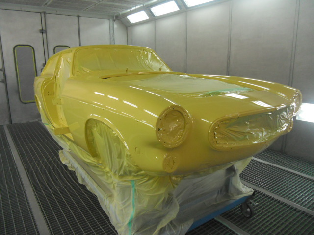 ボディーはサビをきれいに落とした上で、板金、再塗装。色には販売当時と同じ「サンシャインイエロー」が用いられた。