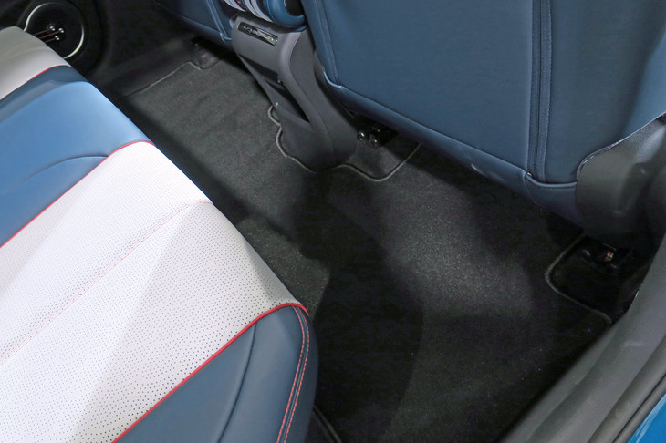 BYDアットスリー（後席の足もとスペース）