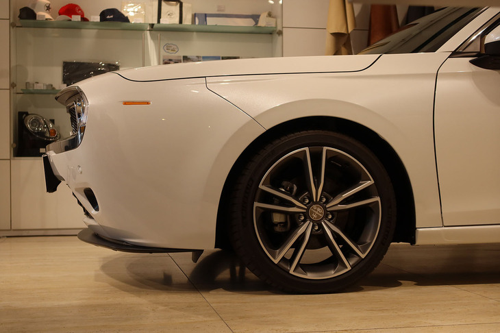 ミツオカM55ファーストエディションe：HEV LX（フロントまわり）