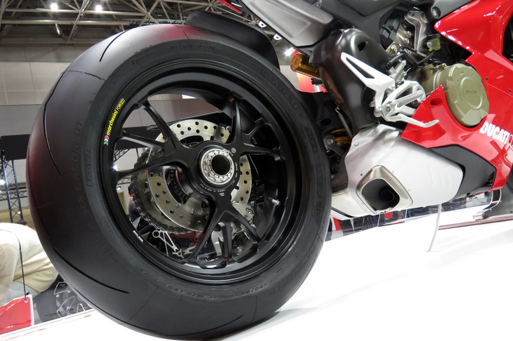 ドゥカティ・パニガーレV4 R