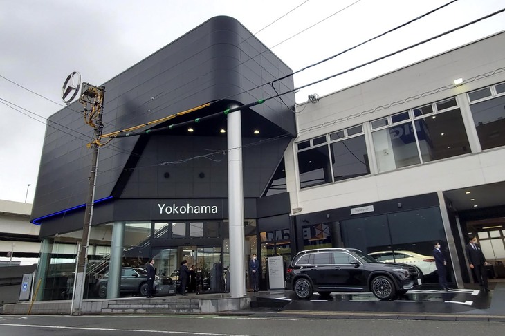 メルセデスEQ横浜（入り口側外観）