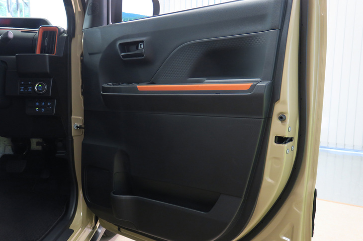 ダイハツ・タント ファンクロス（ドアインナーパネル）