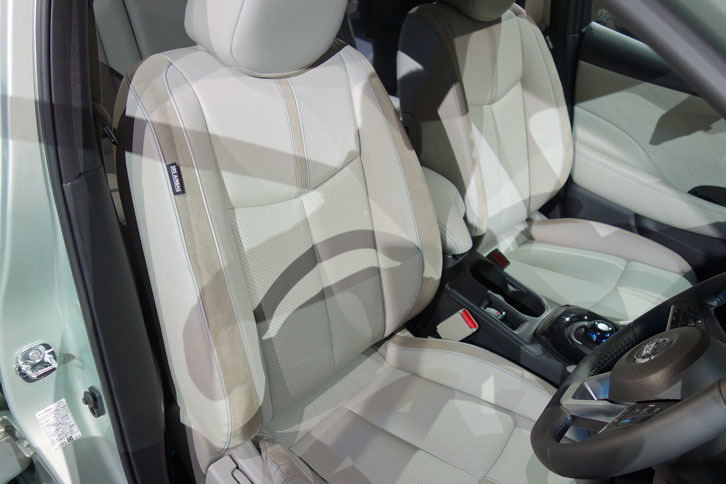 リーフ（フロントシート）