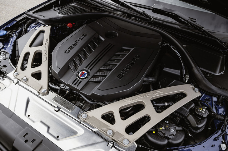 「B3 GTツーリング アルラット」と「B3 GTリムジン アルラット」に搭載されるBMW M由来の3リッター直6ツインターボ「S58」ユニットは、最高出力が495PSから529PSに高められている。730N・mの最大トルクに変更はない。