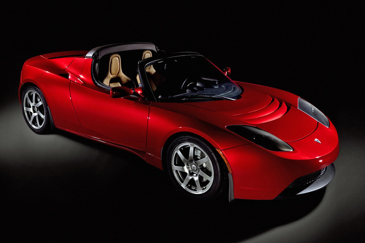 パナソニックとテスラの関係は、松下電池工業（当時）がテスラ初の量販車「ロードスター」向けに車載電池を供給したことに始まる。