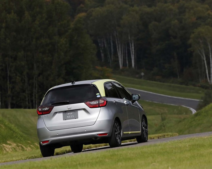 新型「フィット」を開発するにあたって参考になったのは、フランス車だったという。内外装のデザインのほか、乗り心地についても、心地よさが感じられる例として意識されている。