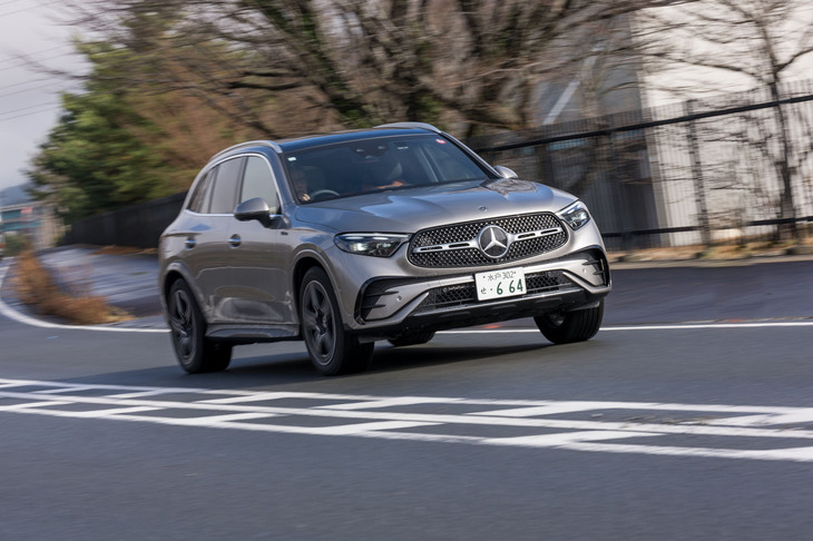 2023年11月29日に発売された「メルセデス・ベンツGLC350e 4MATICスポーツ エディションスター」。350のグレード名は先代のプラグインハイブリッドモデルと変わらないが、駆動用バッテリー容量が大幅にアップした。
