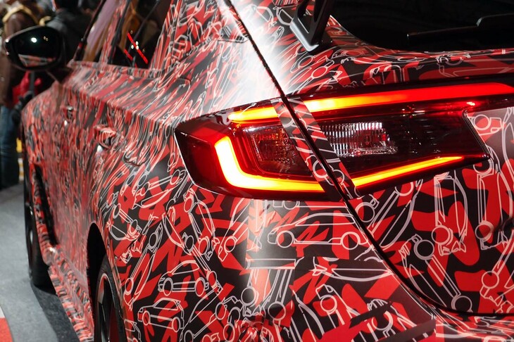 ホンダ・シビック タイプR プロトタイプ（リアコンビランプとサイドのキャラクターライン）