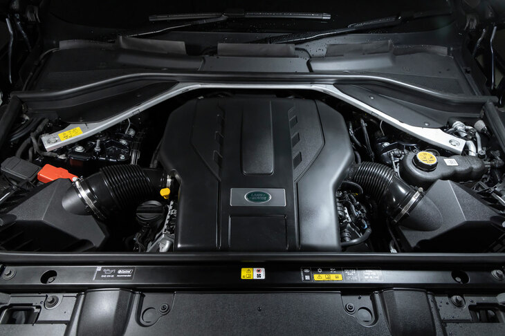 「P530」のエンジンはBMW製の4.4リッターV8ガソリンターボ。530PSの最高出力と750N・mの最大トルクを発生する。