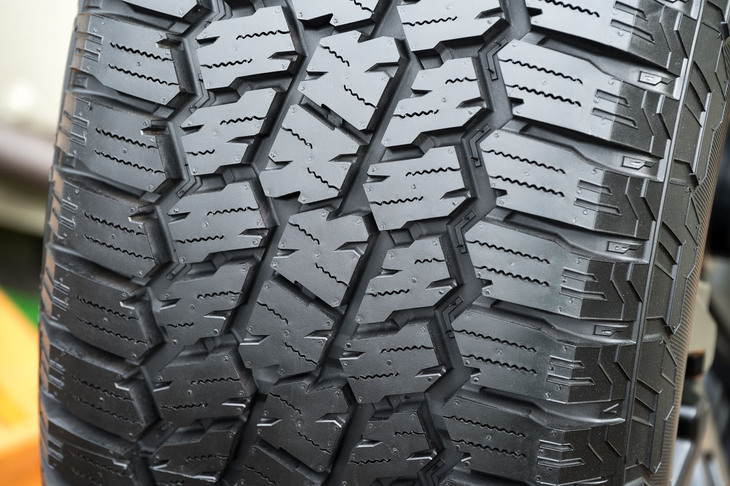「ジオランダーA/T4」は、従来品より接地面の形状がよりスクエアとなる点も特徴。悪路走破性と耐摩耗性を同時に向上させている。