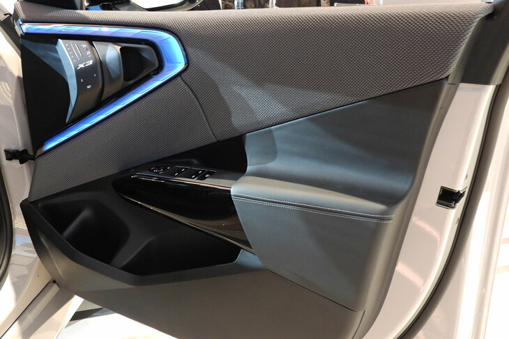 BMW X3 M50 xDrive（フロントドアトリム）