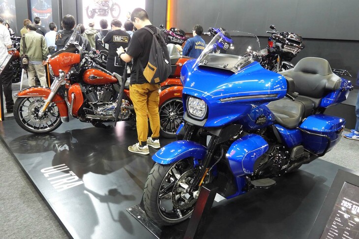 ハーレーダビッドソン・ストリートグライド ウルトラ（写真向かって右手前）