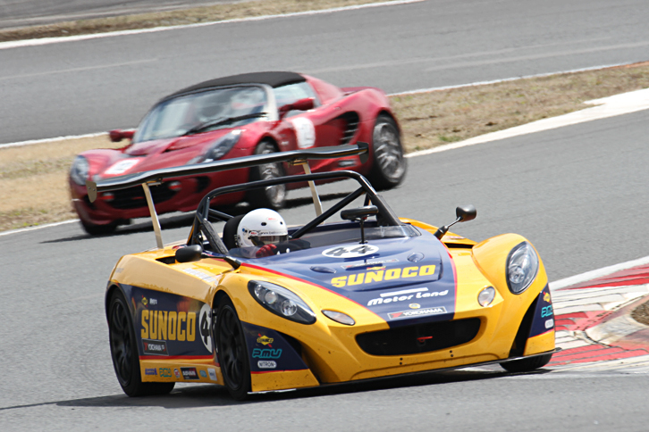 JAE LOTUS 111 CUP第1戦より、SUNOCO（SUN OIL COMPANY）カラーに塗られた「フェイズ2 211NA」。
