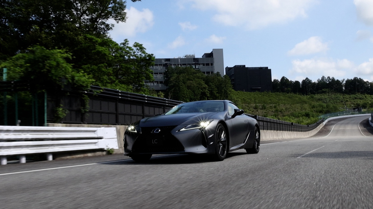 同じ“ピナクル”でも目指した乗り味はひと味違う。「LC500」は鋭く意のままに操る楽しさを追求している。