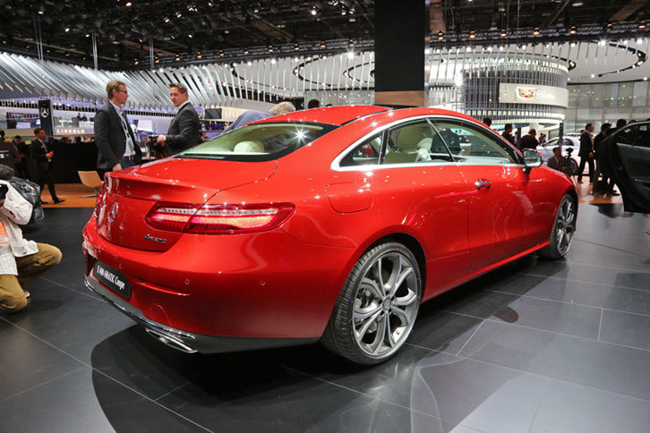 メルセデス・ベンツE400 4MATICクーペ