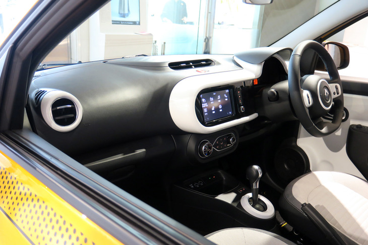 ルノー・トゥインゴEDC（インストゥルメントパネルまわり）