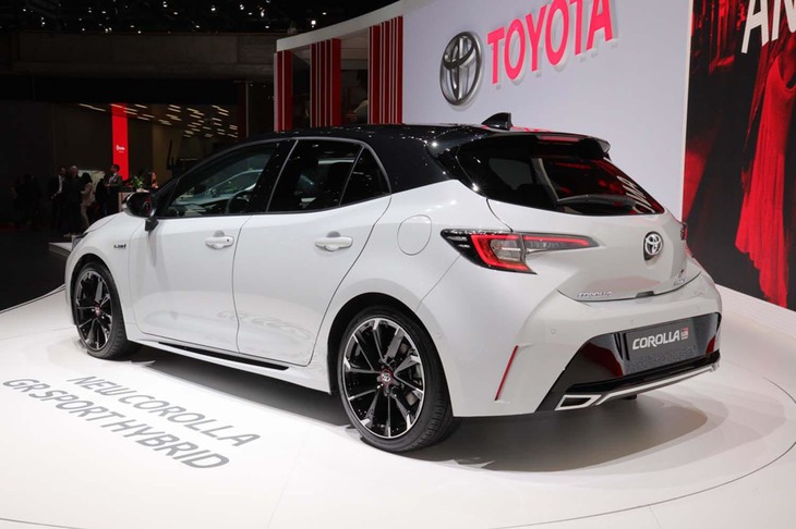 トヨタ・カローラGRスポーツ ハイブリッド