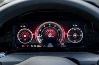 ハニカムパターンを使った「GTI」専用の表示パターンも採用されている。ステアリングの「VIEW」ボタンで呼び出せる。
