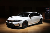 2022年7月に世界初公開された、新型「ホンダ・シビック タイプR」。同年9月の発売を予定している。