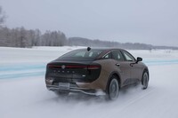 グレードを問わず最低地上高は145mm。先代よりも10～15mm高くなっているが、無理はできない数値だ。